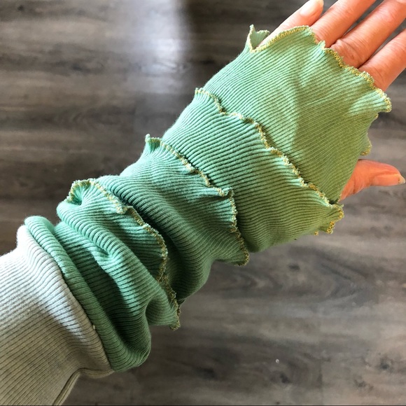 Handmade unique ruffled glovelets arm warmers - Picture 9 of 11